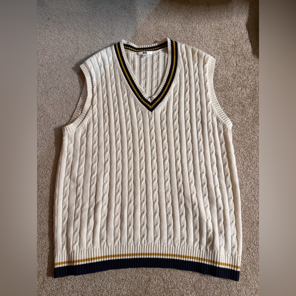 Uniqlo Cable Knit Sweater Vest - White